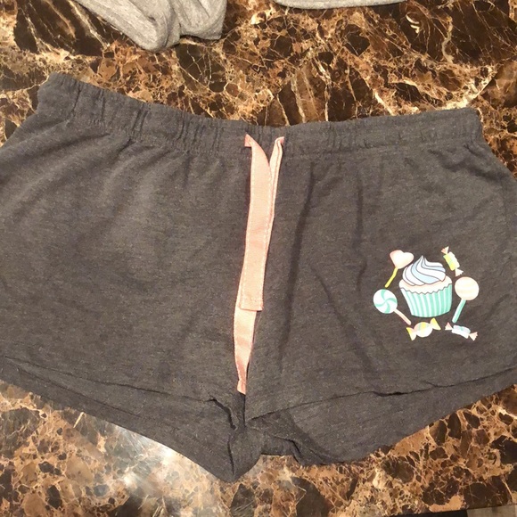 Shorts - Picture 5 of 6